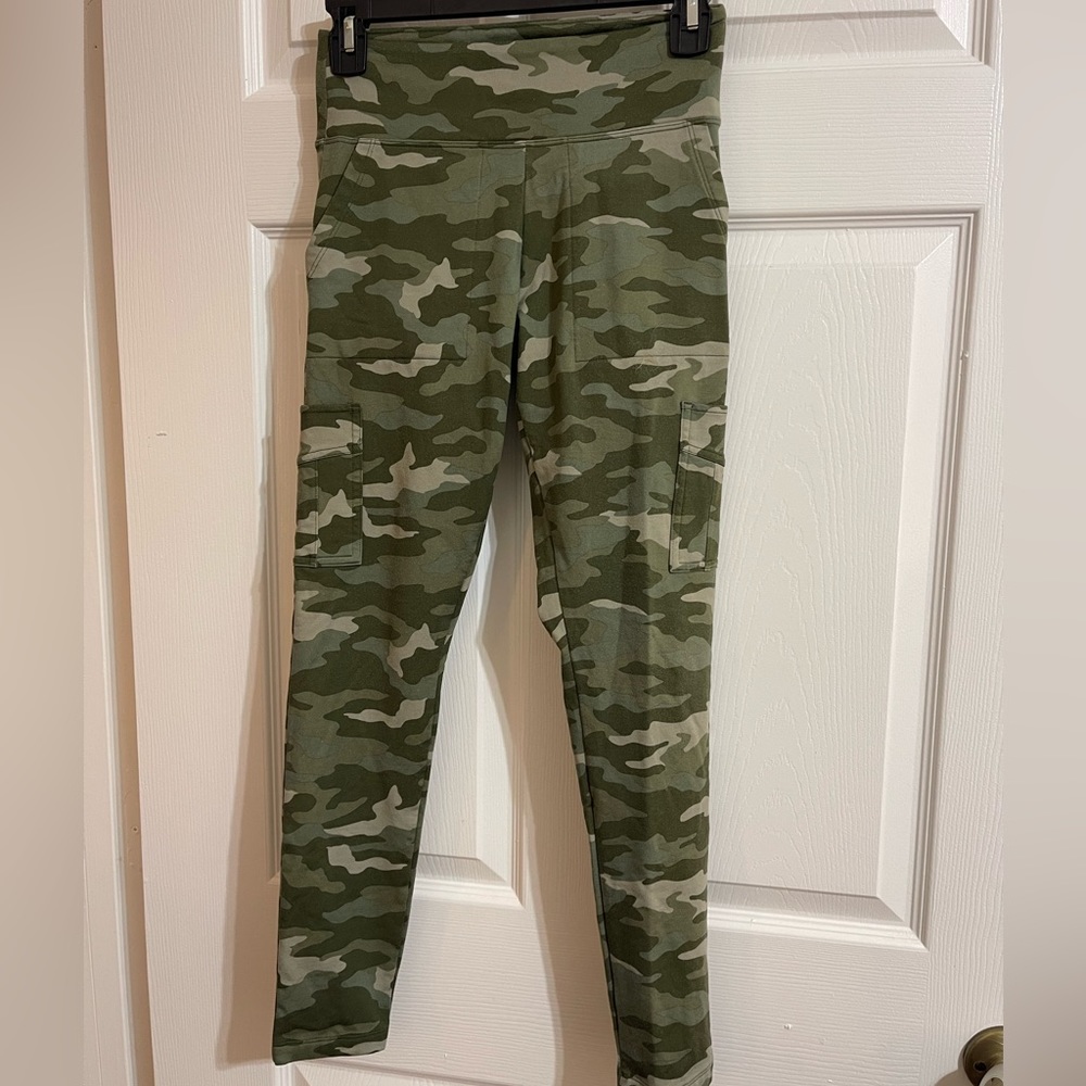 pink active leggings camo